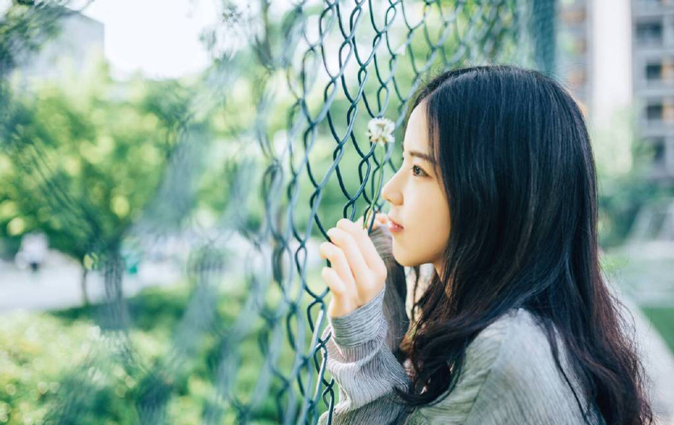 “此人与我等并非一条心，留之无用，甚至日后还会坏事。”法正摇了摇头，淡漠道。